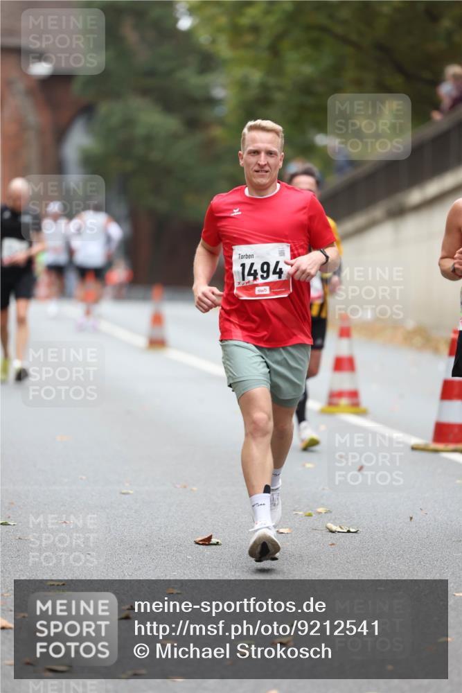 05.10.2025 - 20. swb-Marathon Bremen Michael Strokosch http://msf.ph/oto/9212541 05.10.2025 12:20:35 Laufen 1494 meine-sportfotos.de