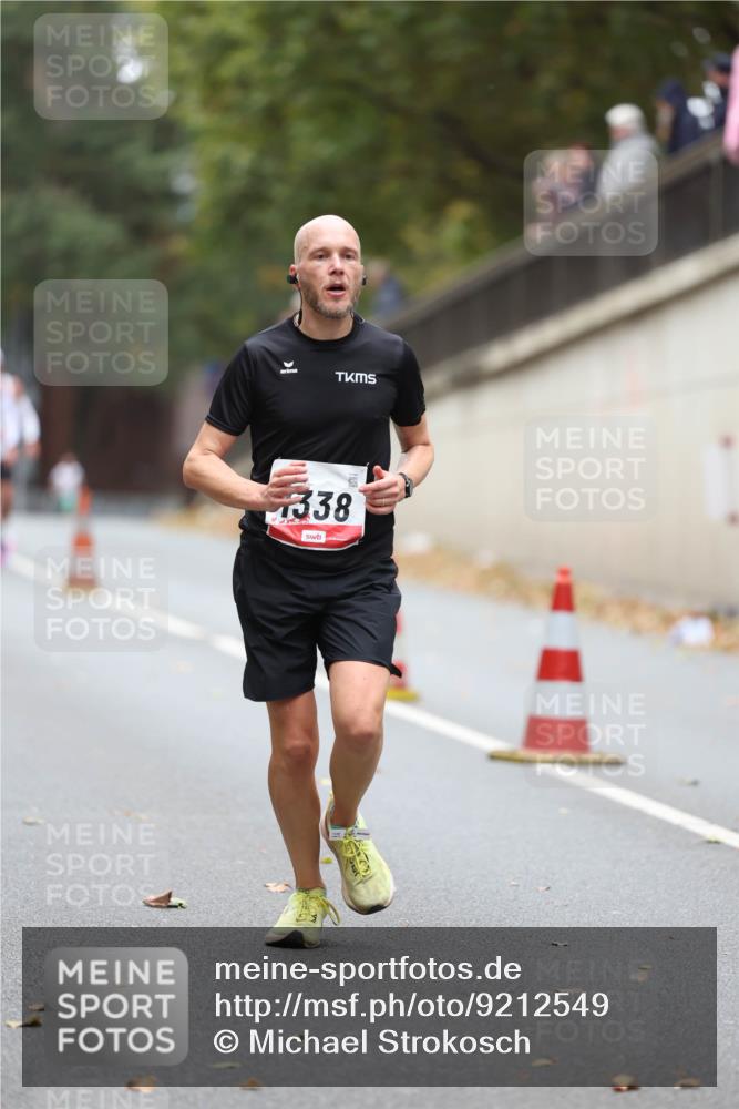 05.10.2025 - 20. swb-Marathon Bremen Michael Strokosch http://msf.ph/oto/9212549 05.10.2025 12:20:41 Laufen 7338 meine-sportfotos.de