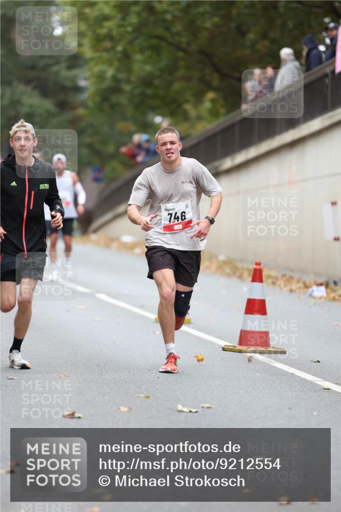 05.10.2025 - 20. swb-Marathon Bremen Michael Strokosch http://msf.ph/oto/9212554 05.10.2025 12:20:49 Laufen 746 meine-sportfotos.de
