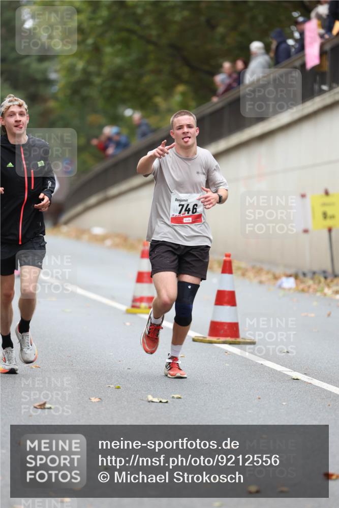 05.10.2025 - 20. swb-Marathon Bremen Michael Strokosch http://msf.ph/oto/9212556 05.10.2025 12:20:49 Laufen 746 meine-sportfotos.de