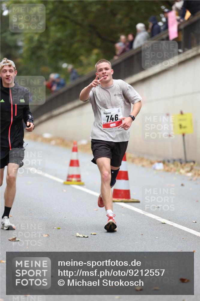 05.10.2025 - 20. swb-Marathon Bremen Michael Strokosch http://msf.ph/oto/9212557 05.10.2025 12:20:49 Laufen 746 meine-sportfotos.de