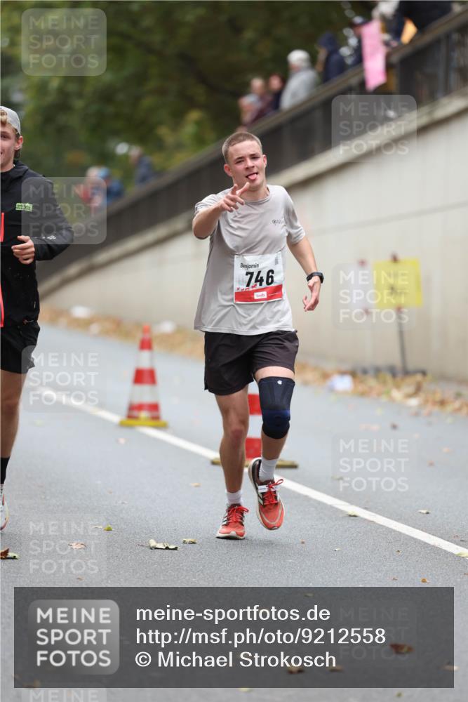 05.10.2025 - 20. swb-Marathon Bremen Michael Strokosch http://msf.ph/oto/9212558 05.10.2025 12:20:50 Laufen 44, 746 meine-sportfotos.de