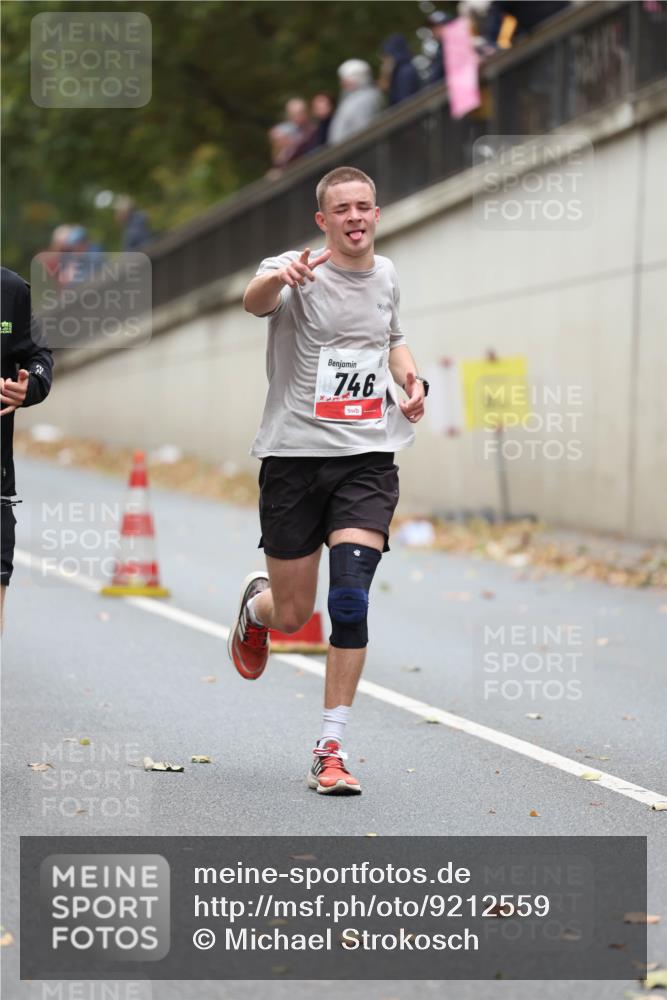 05.10.2025 - 20. swb-Marathon Bremen Michael Strokosch http://msf.ph/oto/9212559 05.10.2025 12:20:50 Laufen 746 meine-sportfotos.de