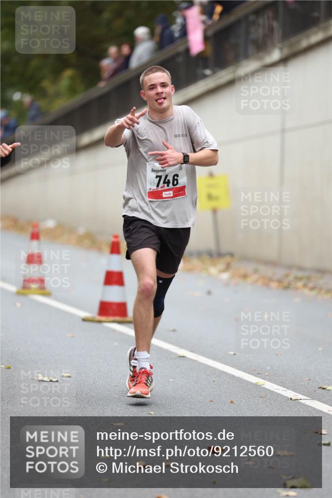 05.10.2025 - 20. swb-Marathon Bremen Michael Strokosch http://msf.ph/oto/9212560 05.10.2025 12:20:50 Laufen 746 meine-sportfotos.de
