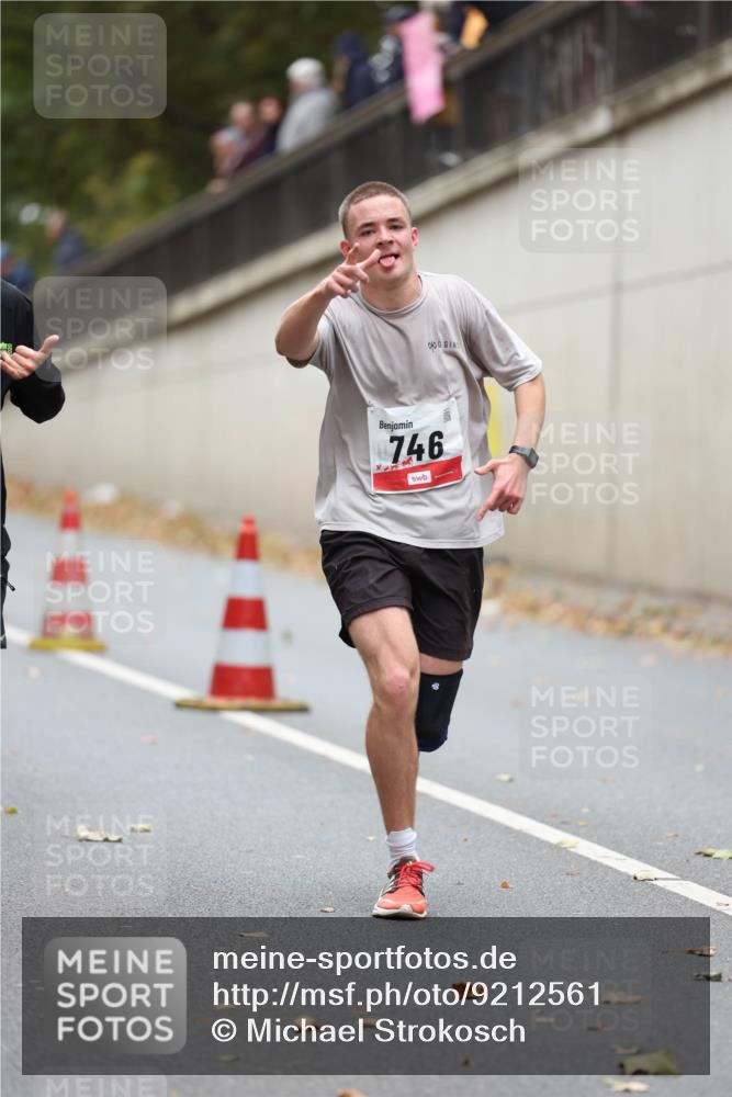 05.10.2025 - 20. swb-Marathon Bremen Michael Strokosch http://msf.ph/oto/9212561 05.10.2025 12:20:50 Laufen 746 meine-sportfotos.de