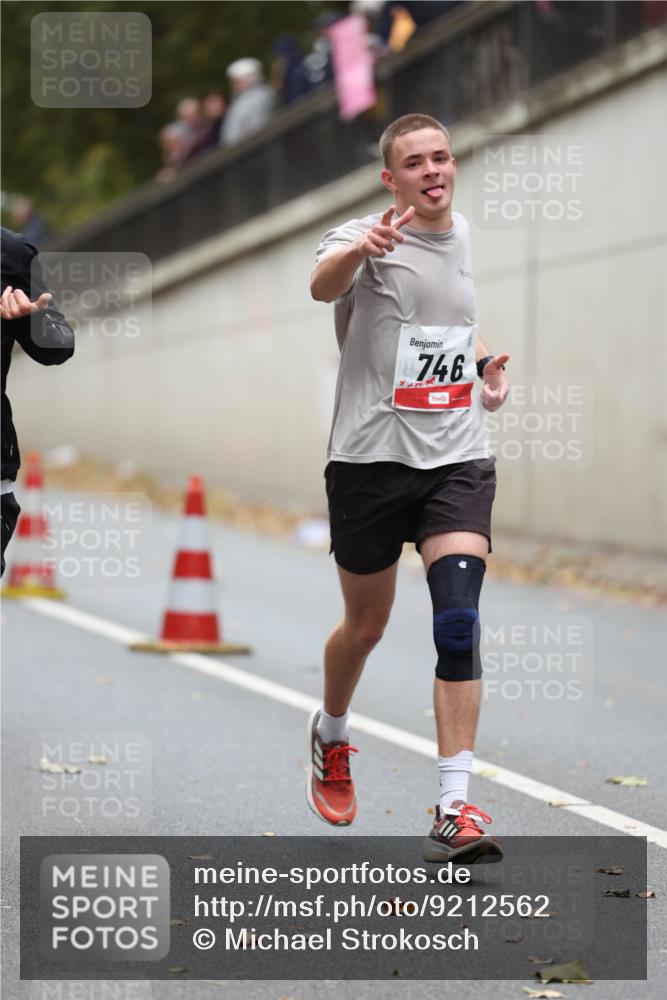 05.10.2025 - 20. swb-Marathon Bremen Michael Strokosch http://msf.ph/oto/9212562 05.10.2025 12:20:50 Laufen 746 meine-sportfotos.de