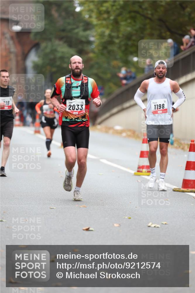 05.10.2025 - 20. swb-Marathon Bremen Michael Strokosch http://msf.ph/oto/9212574 05.10.2025 12:21:00 Laufen 218, 2033, 1198 meine-sportfotos.de