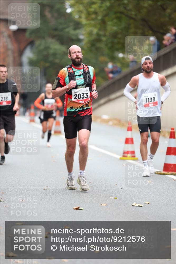 05.10.2025 - 20. swb-Marathon Bremen Michael Strokosch http://msf.ph/oto/9212576 05.10.2025 12:21:00 Laufen 218, 2033, 1198 meine-sportfotos.de