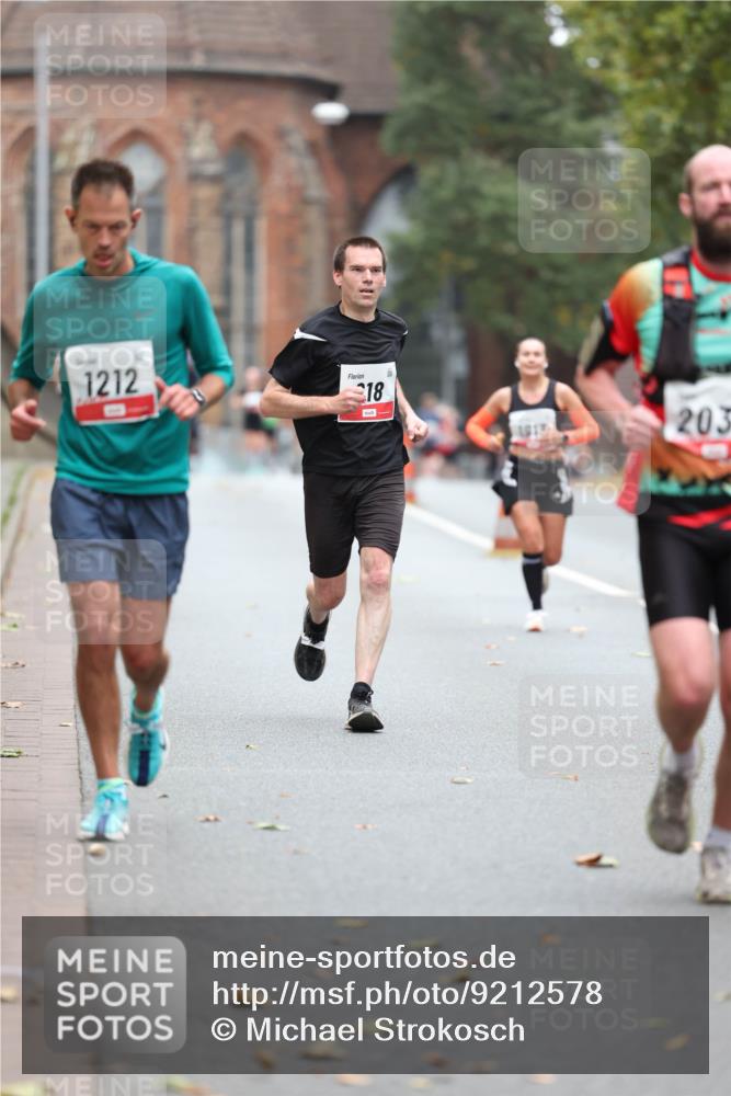 05.10.2025 - 20. swb-Marathon Bremen Michael Strokosch http://msf.ph/oto/9212578 05.10.2025 12:21:01 Laufen 1212, 18, 1915, 17, 203 meine-sportfotos.de