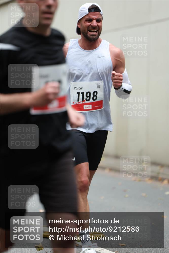 05.10.2025 - 20. swb-Marathon Bremen Michael Strokosch http://msf.ph/oto/9212586 05.10.2025 12:21:05 Laufen 1198 meine-sportfotos.de
