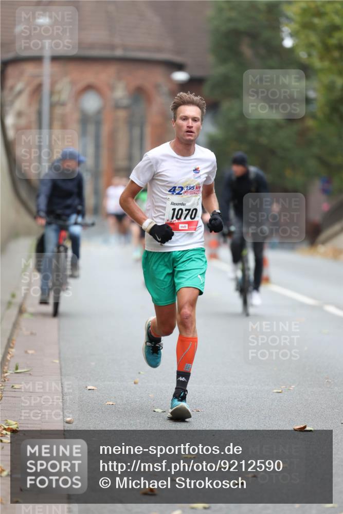 05.10.2025 - 20. swb-Marathon Bremen Michael Strokosch http://msf.ph/oto/9212590 05.10.2025 12:21:15 Laufen 42, 0, 195, 1070 meine-sportfotos.de