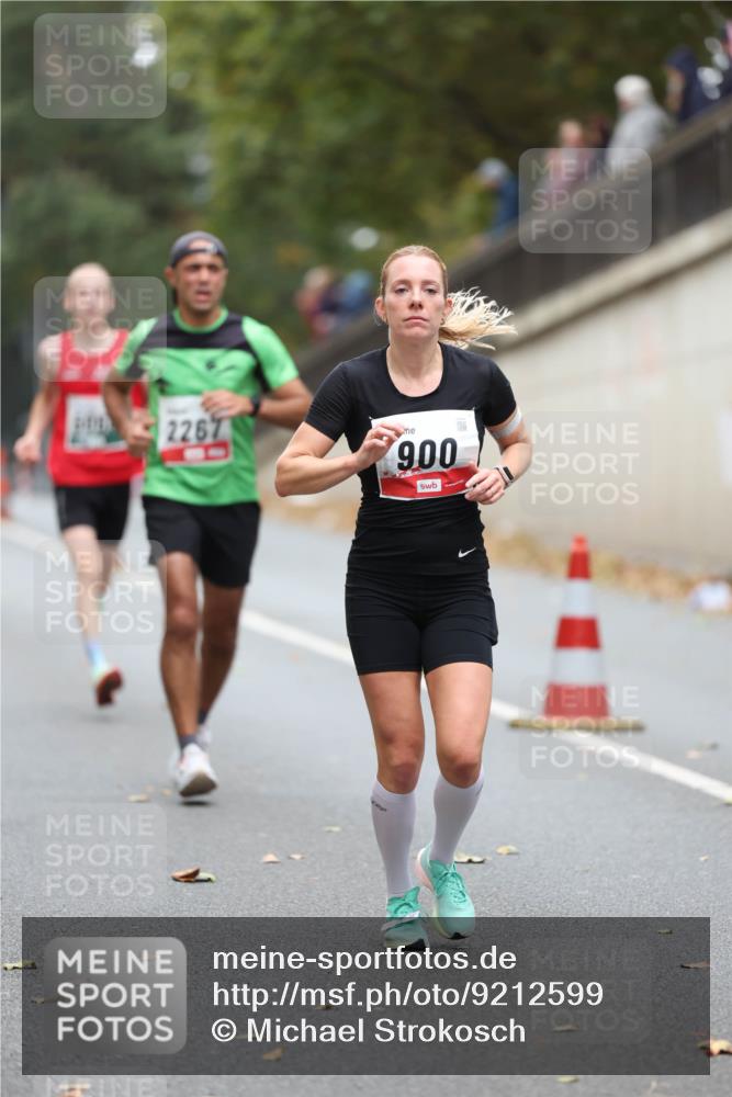 05.10.2025 - 20. swb-Marathon Bremen Michael Strokosch http://msf.ph/oto/9212599 05.10.2025 12:21:22 Laufen 2267, 900 meine-sportfotos.de