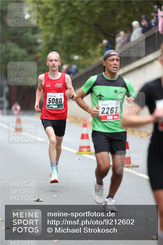 05.10.2025 - 20. swb-Marathon Bremen Michael Strokosch http://msf.ph/oto/9212602 05.10.2025 12:21:23 Laufen 5060, 2267 meine-sportfotos.de