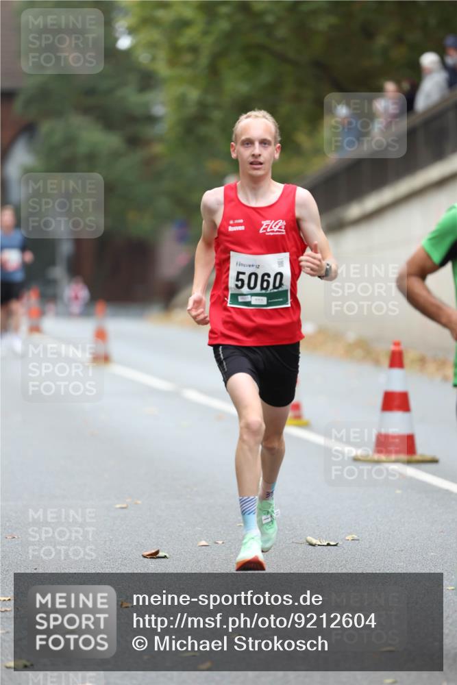 05.10.2025 - 20. swb-Marathon Bremen Michael Strokosch http://msf.ph/oto/9212604 05.10.2025 12:21:24 Laufen 5060 meine-sportfotos.de