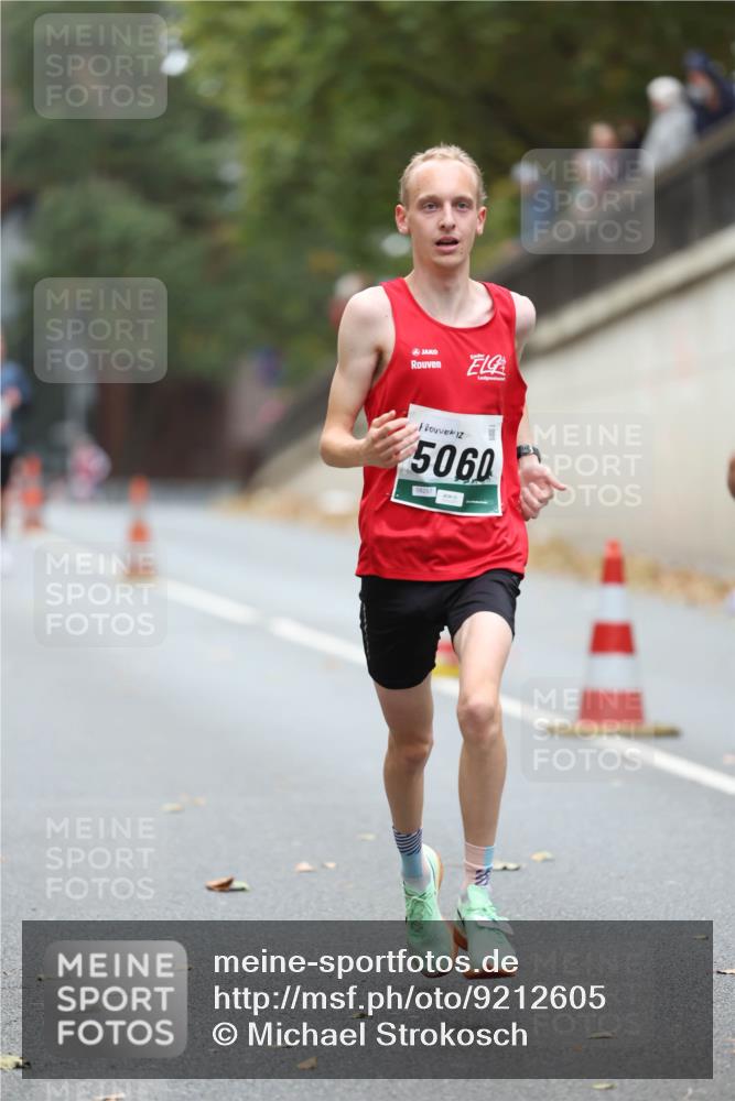 05.10.2025 - 20. swb-Marathon Bremen Michael Strokosch http://msf.ph/oto/9212605 05.10.2025 12:21:24 Laufen 5060 meine-sportfotos.de