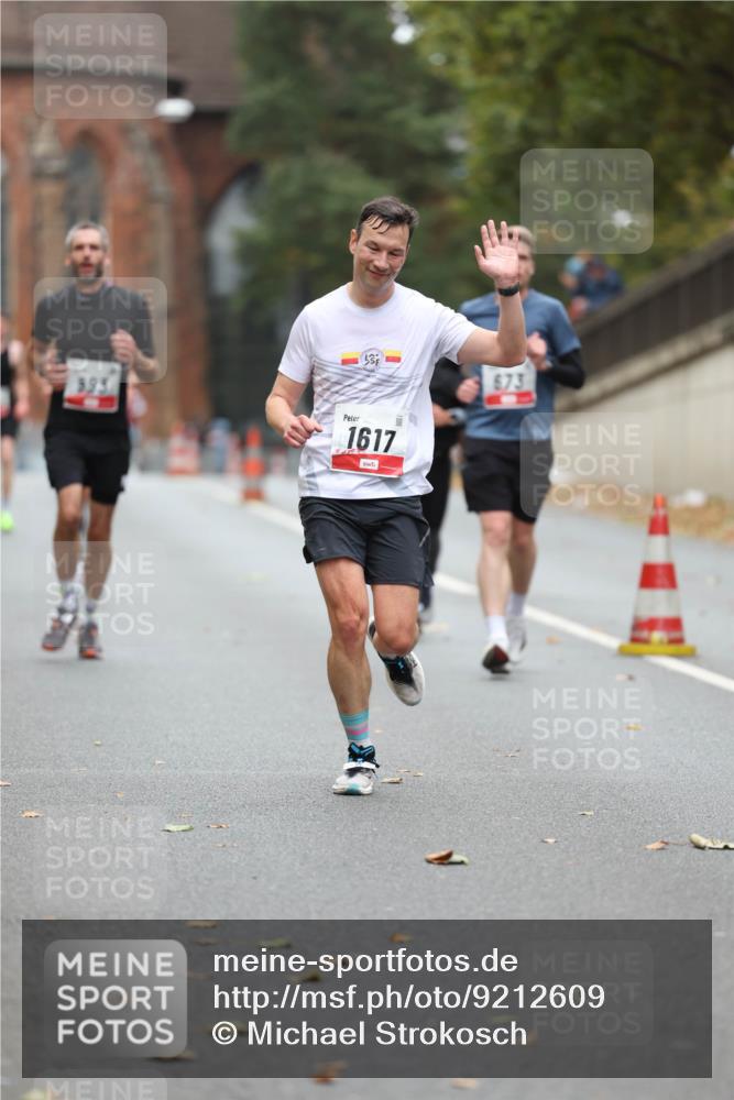 05.10.2025 - 20. swb-Marathon Bremen Michael Strokosch http://msf.ph/oto/9212609 05.10.2025 12:21:31 Laufen 1617, 673 meine-sportfotos.de