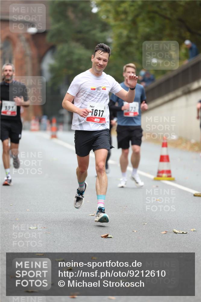 05.10.2025 - 20. swb-Marathon Bremen Michael Strokosch http://msf.ph/oto/9212610 05.10.2025 12:21:31 Laufen 395, 1617 meine-sportfotos.de