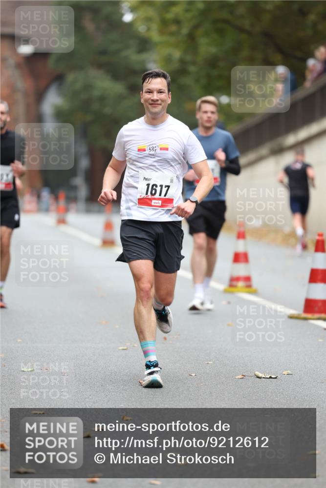 05.10.2025 - 20. swb-Marathon Bremen Michael Strokosch http://msf.ph/oto/9212612 05.10.2025 12:21:31 Laufen 1617 meine-sportfotos.de