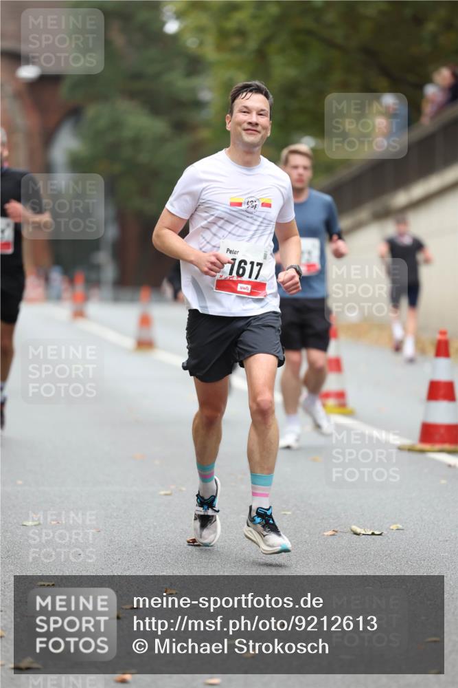 05.10.2025 - 20. swb-Marathon Bremen Michael Strokosch http://msf.ph/oto/9212613 05.10.2025 12:21:32 Laufen 1617 meine-sportfotos.de