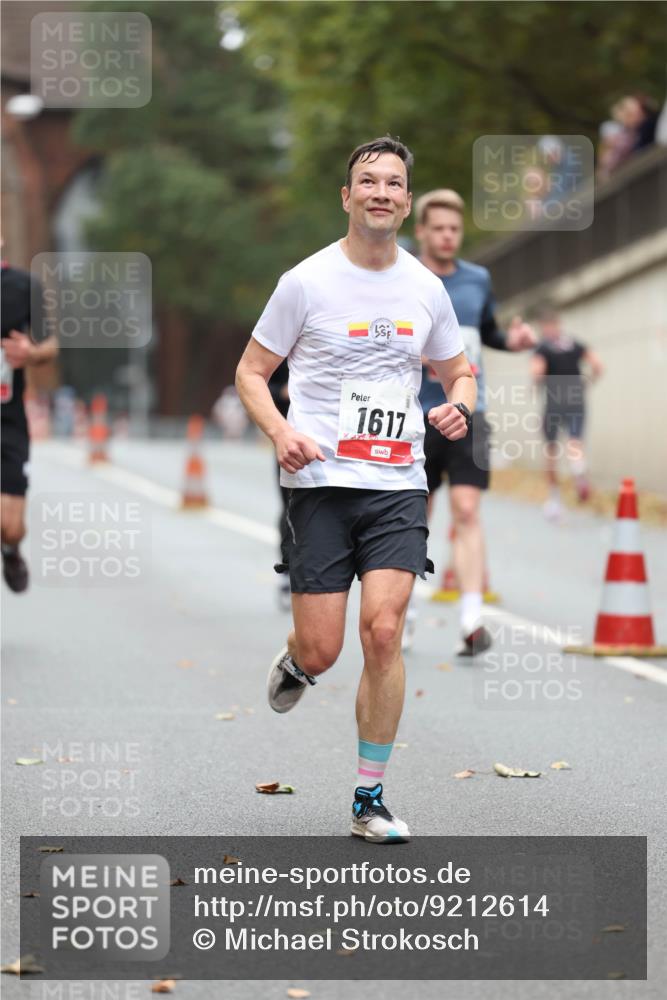 05.10.2025 - 20. swb-Marathon Bremen Michael Strokosch http://msf.ph/oto/9212614 05.10.2025 12:21:32 Laufen 1617 meine-sportfotos.de