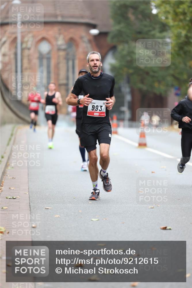 05.10.2025 - 20. swb-Marathon Bremen Michael Strokosch http://msf.ph/oto/9212615 05.10.2025 12:21:33 Laufen 993 meine-sportfotos.de