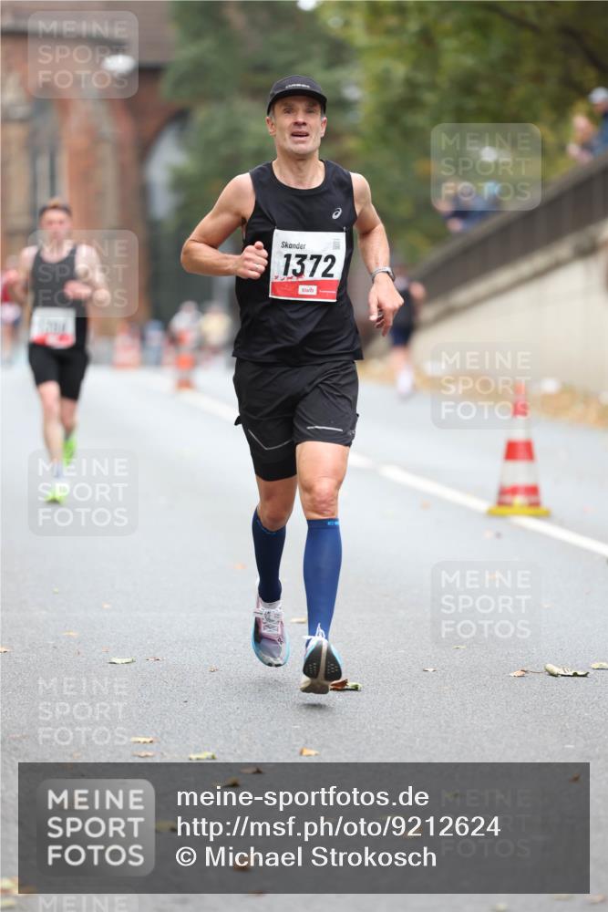 05.10.2025 - 20. swb-Marathon Bremen Michael Strokosch http://msf.ph/oto/9212624 05.10.2025 12:21:36 Laufen 1372 meine-sportfotos.de