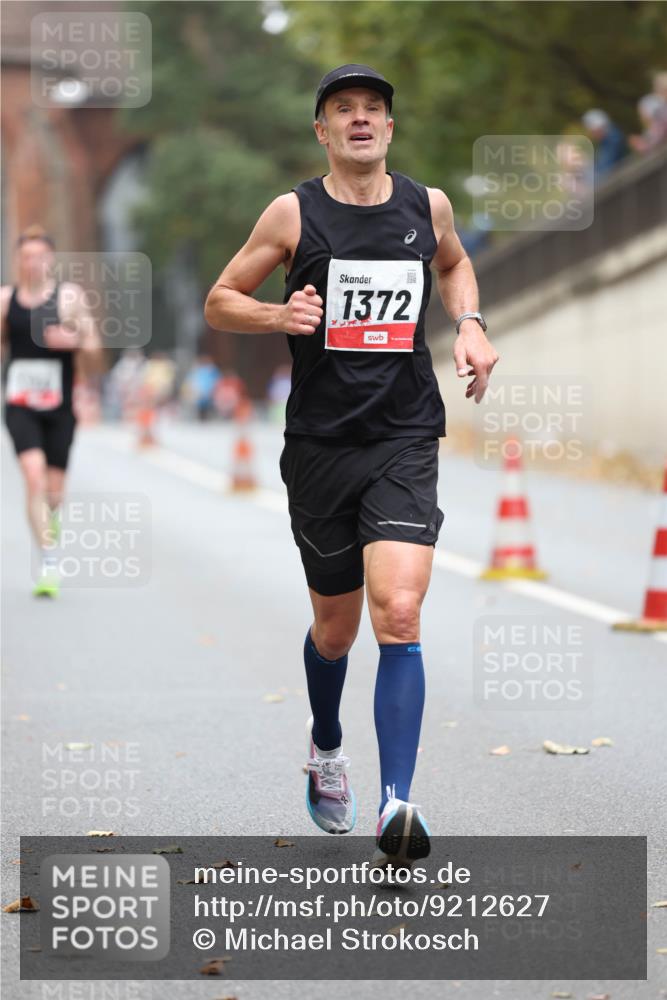 05.10.2025 - 20. swb-Marathon Bremen Michael Strokosch http://msf.ph/oto/9212627 05.10.2025 12:21:37 Laufen 1372 meine-sportfotos.de