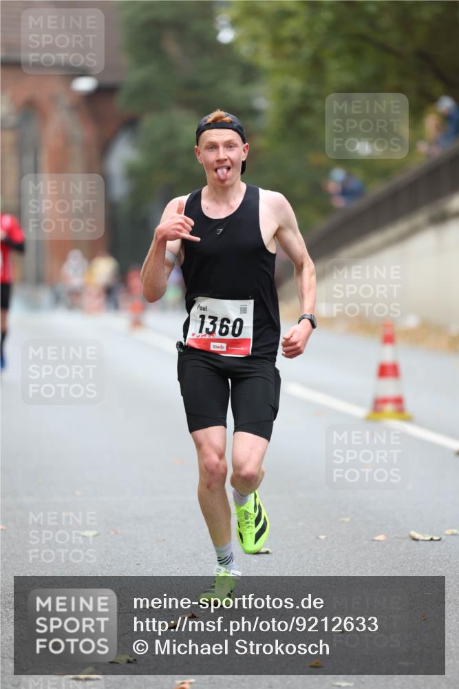 05.10.2025 - 20. swb-Marathon Bremen Michael Strokosch http://msf.ph/oto/9212633 05.10.2025 12:21:40 Laufen 1360 meine-sportfotos.de