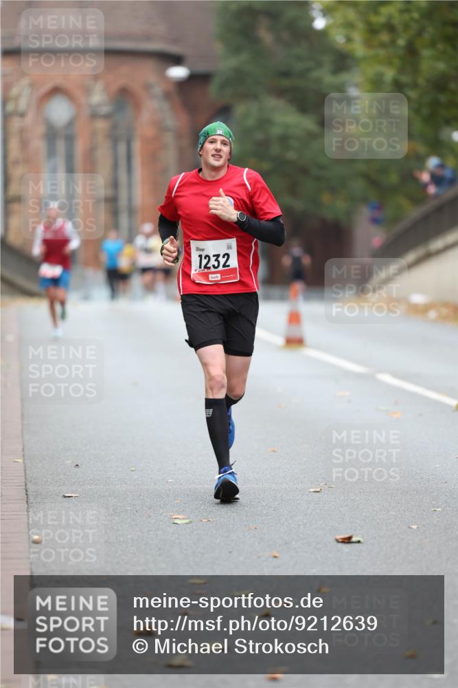 05.10.2025 - 20. swb-Marathon Bremen Michael Strokosch http://msf.ph/oto/9212639 05.10.2025 12:21:46 Laufen 1232 meine-sportfotos.de
