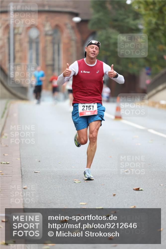 05.10.2025 - 20. swb-Marathon Bremen Michael Strokosch http://msf.ph/oto/9212646 05.10.2025 12:21:55 Laufen 2151 meine-sportfotos.de