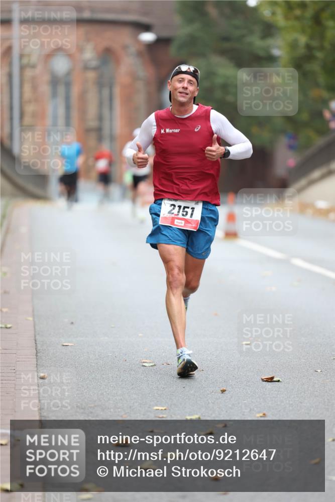 05.10.2025 - 20. swb-Marathon Bremen Michael Strokosch http://msf.ph/oto/9212647 05.10.2025 12:21:55 Laufen 2151 meine-sportfotos.de