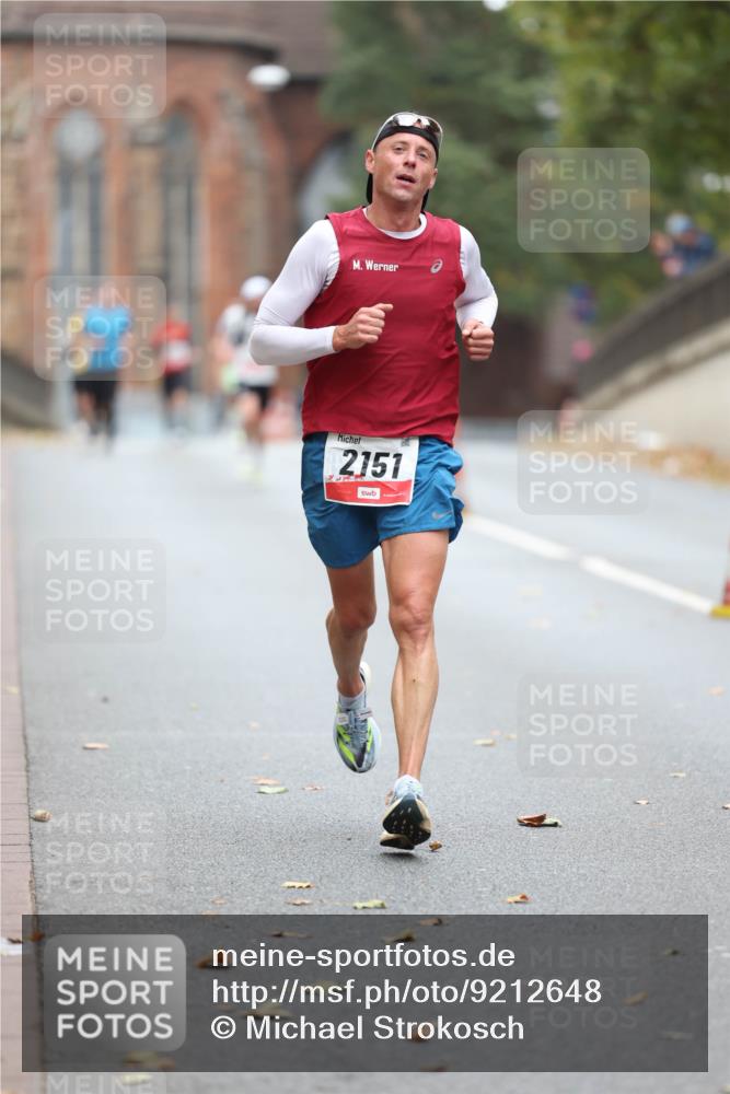 05.10.2025 - 20. swb-Marathon Bremen Michael Strokosch http://msf.ph/oto/9212648 05.10.2025 12:21:55 Laufen 2151 meine-sportfotos.de