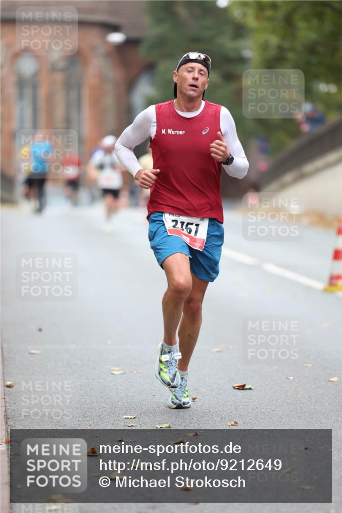 05.10.2025 - 20. swb-Marathon Bremen Michael Strokosch http://msf.ph/oto/9212649 05.10.2025 12:21:55 Laufen 2151 meine-sportfotos.de