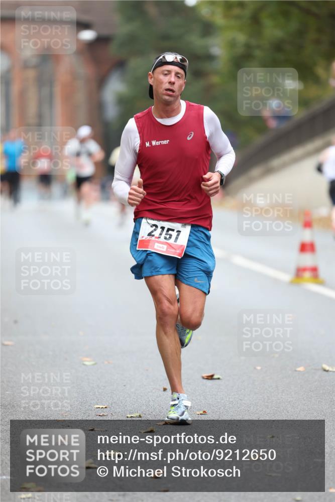 05.10.2025 - 20. swb-Marathon Bremen Michael Strokosch http://msf.ph/oto/9212650 05.10.2025 12:21:56 Laufen 2151 meine-sportfotos.de