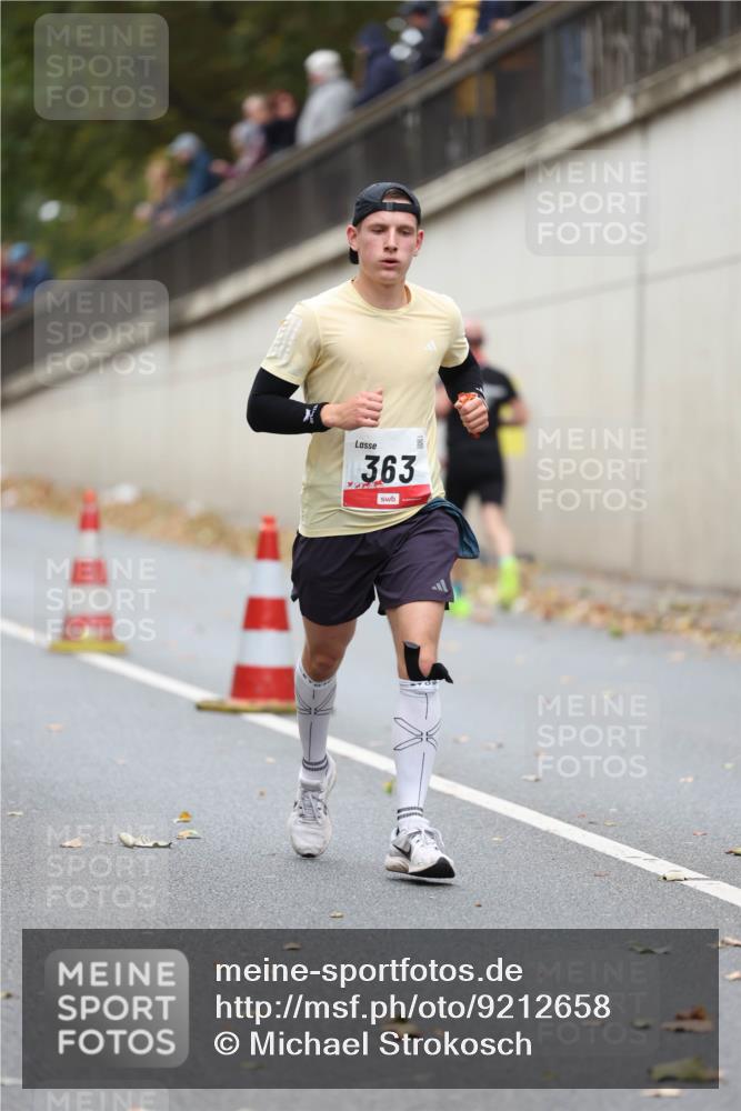 05.10.2025 - 20. swb-Marathon Bremen Michael Strokosch http://msf.ph/oto/9212658 05.10.2025 12:22:03 Laufen 363 meine-sportfotos.de
