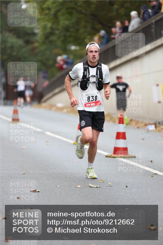 05.10.2025 - 20. swb-Marathon Bremen Michael Strokosch http://msf.ph/oto/9212662 05.10.2025 12:22:05 Laufen 838, 00483 meine-sportfotos.de