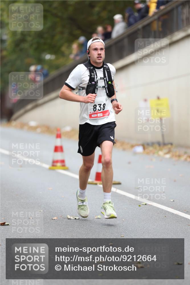 05.10.2025 - 20. swb-Marathon Bremen Michael Strokosch http://msf.ph/oto/9212664 05.10.2025 12:22:05 Laufen 838, 00483 meine-sportfotos.de