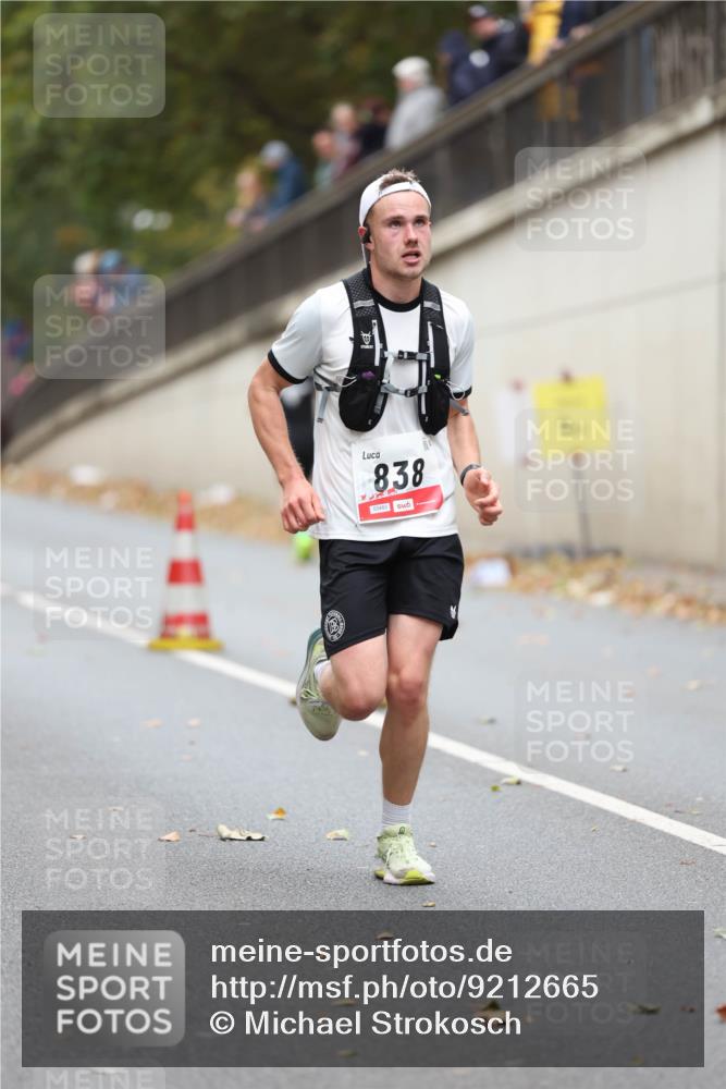 05.10.2025 - 20. swb-Marathon Bremen Michael Strokosch http://msf.ph/oto/9212665 05.10.2025 12:22:05 Laufen 838, 00483 meine-sportfotos.de