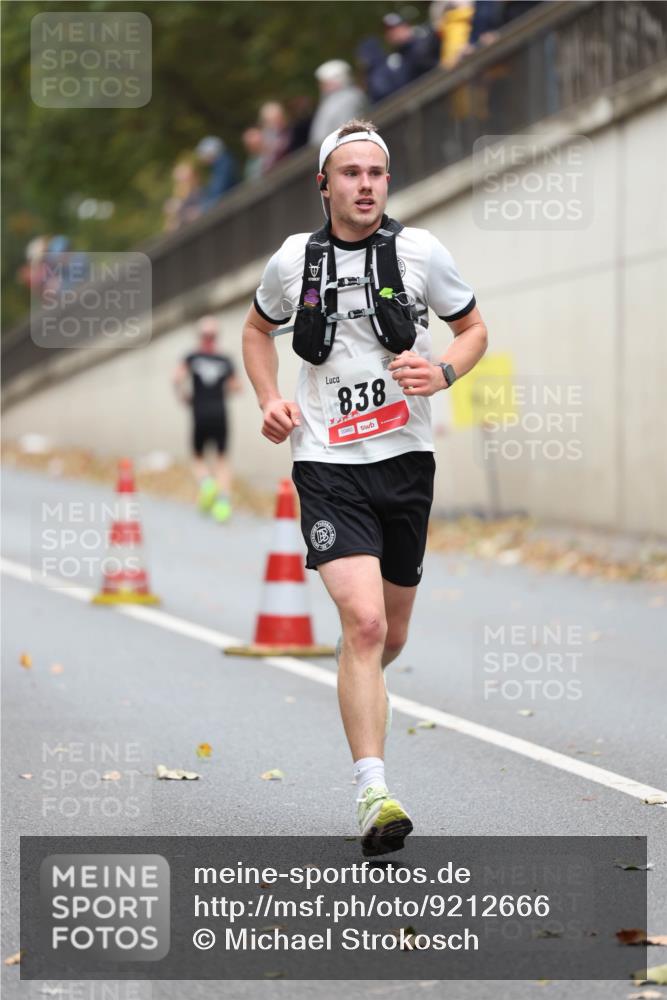 05.10.2025 - 20. swb-Marathon Bremen Michael Strokosch http://msf.ph/oto/9212666 05.10.2025 12:22:06 Laufen 838, 00483 meine-sportfotos.de