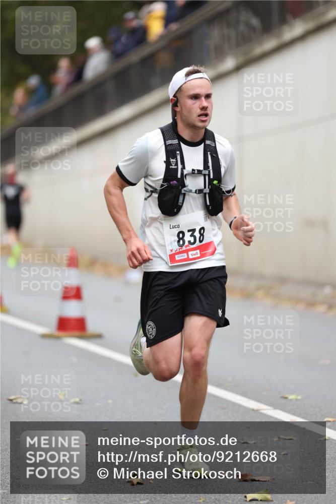 05.10.2025 - 20. swb-Marathon Bremen Michael Strokosch http://msf.ph/oto/9212668 05.10.2025 12:22:06 Laufen 838, 00483 meine-sportfotos.de