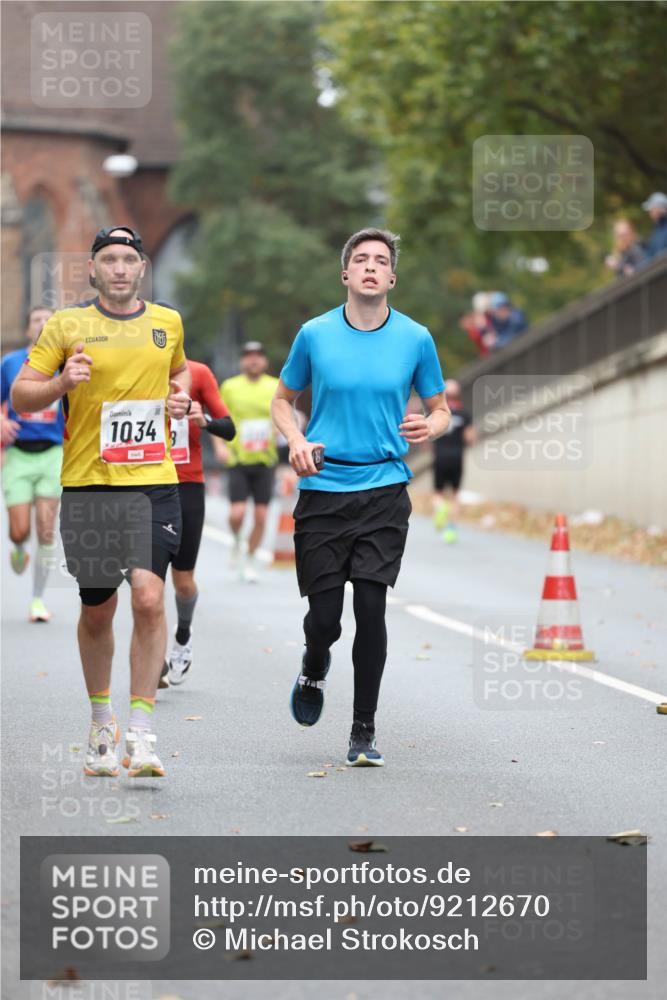 05.10.2025 - 20. swb-Marathon Bremen Michael Strokosch http://msf.ph/oto/9212670 05.10.2025 12:22:09 Laufen 1034 meine-sportfotos.de