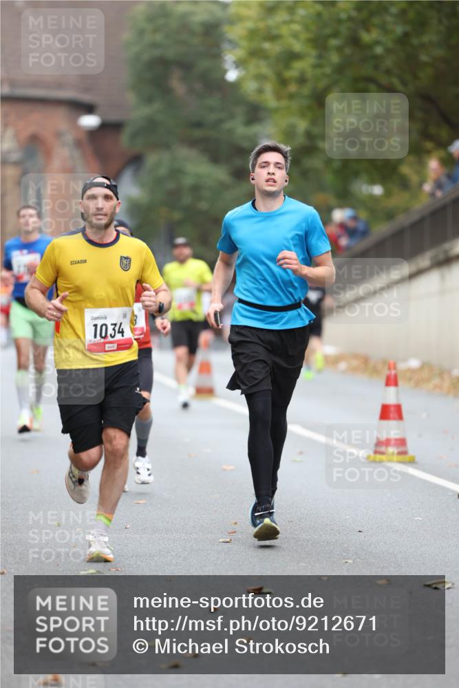 05.10.2025 - 20. swb-Marathon Bremen Michael Strokosch http://msf.ph/oto/9212671 05.10.2025 12:22:09 Laufen 1034 meine-sportfotos.de