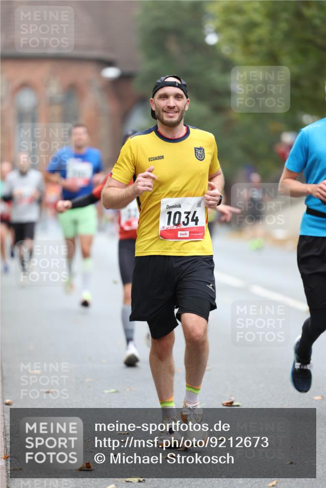 05.10.2025 - 20. swb-Marathon Bremen Michael Strokosch http://msf.ph/oto/9212673 05.10.2025 12:22:10 Laufen 1034 meine-sportfotos.de