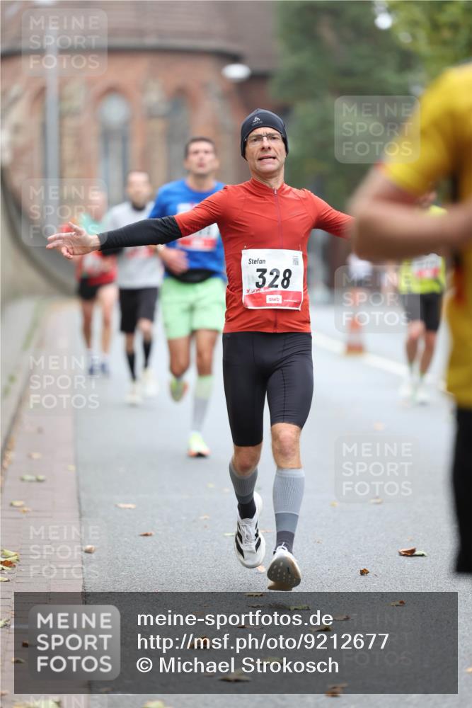 05.10.2025 - 20. swb-Marathon Bremen Michael Strokosch http://msf.ph/oto/9212677 05.10.2025 12:22:12 Laufen 328 meine-sportfotos.de