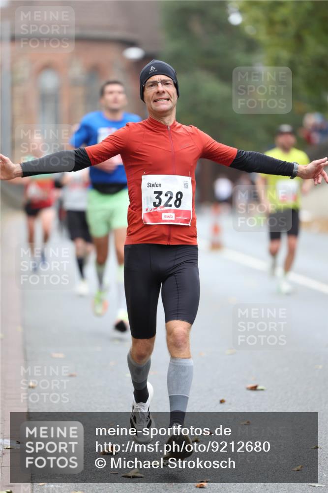 05.10.2025 - 20. swb-Marathon Bremen Michael Strokosch http://msf.ph/oto/9212680 05.10.2025 12:22:12 Laufen 328 meine-sportfotos.de