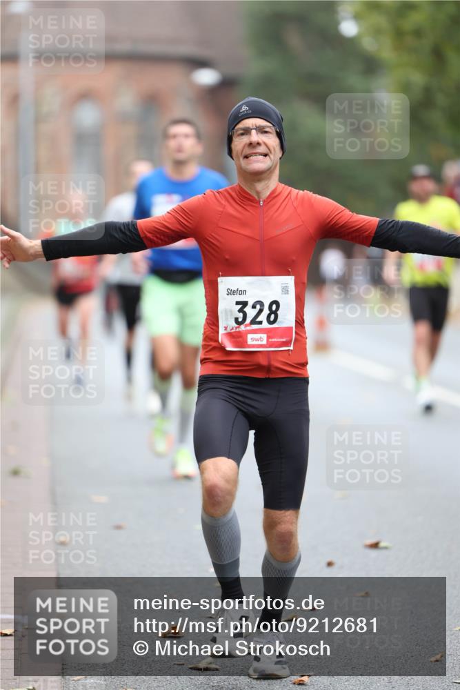 05.10.2025 - 20. swb-Marathon Bremen Michael Strokosch http://msf.ph/oto/9212681 05.10.2025 12:22:13 Laufen 328 meine-sportfotos.de
