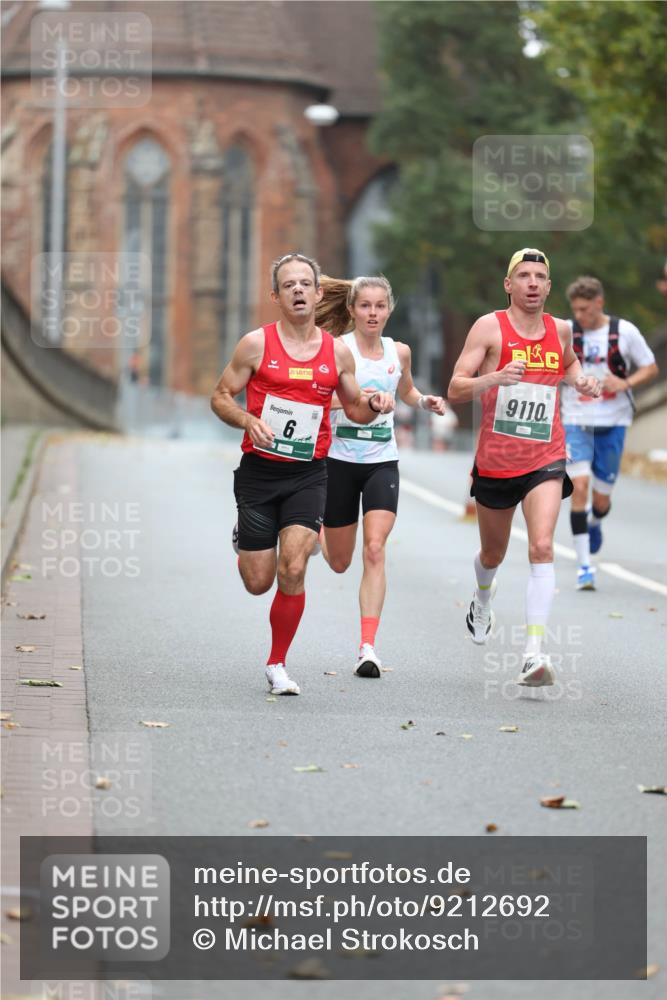 05.10.2025 - 20. swb-Marathon Bremen Michael Strokosch http://msf.ph/oto/9212692 05.10.2025 12:22:21 Laufen 6, 9110 meine-sportfotos.de