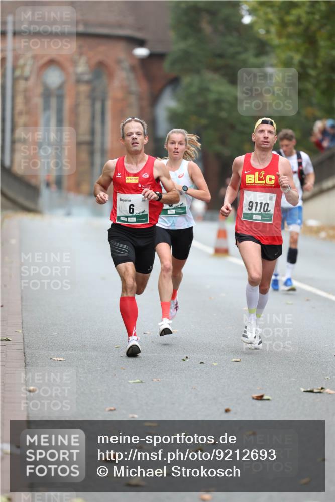 05.10.2025 - 20. swb-Marathon Bremen Michael Strokosch http://msf.ph/oto/9212693 05.10.2025 12:22:22 Laufen 6, 9110 meine-sportfotos.de