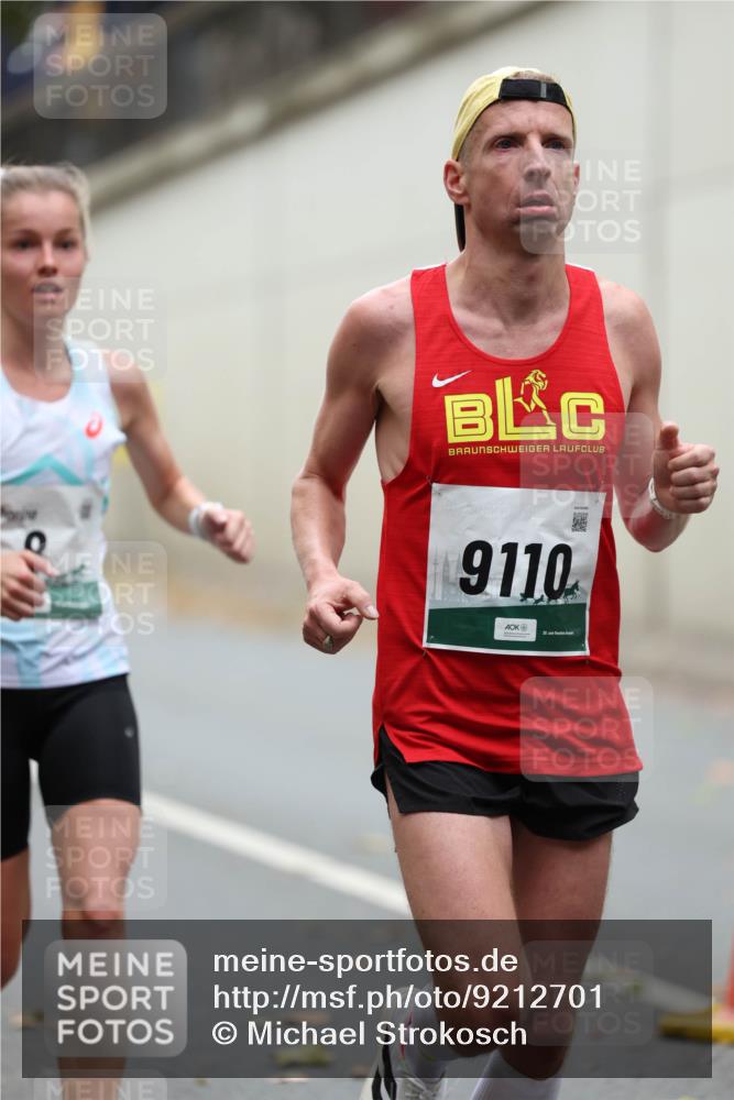 05.10.2025 - 20. swb-Marathon Bremen Michael Strokosch http://msf.ph/oto/9212701 05.10.2025 12:22:24 Laufen 9110, 20 meine-sportfotos.de