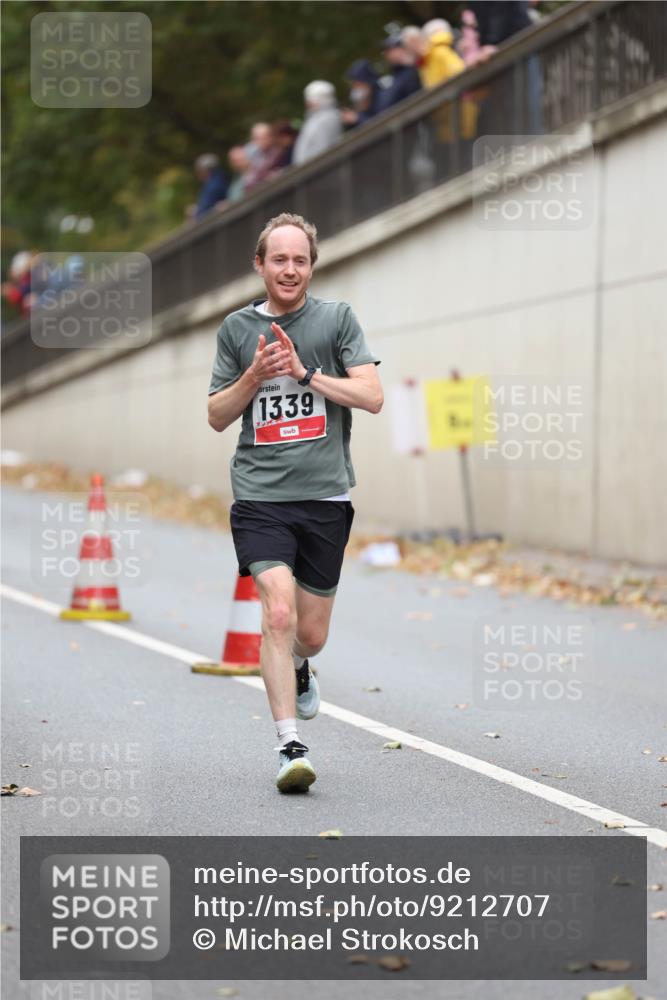 05.10.2025 - 20. swb-Marathon Bremen Michael Strokosch http://msf.ph/oto/9212707 05.10.2025 12:22:48 Laufen 1339 meine-sportfotos.de